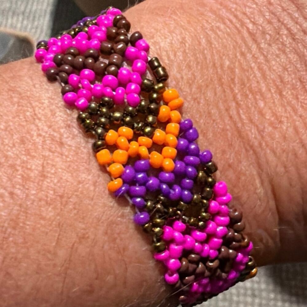 Colorful chevron beaded stretch bracelet